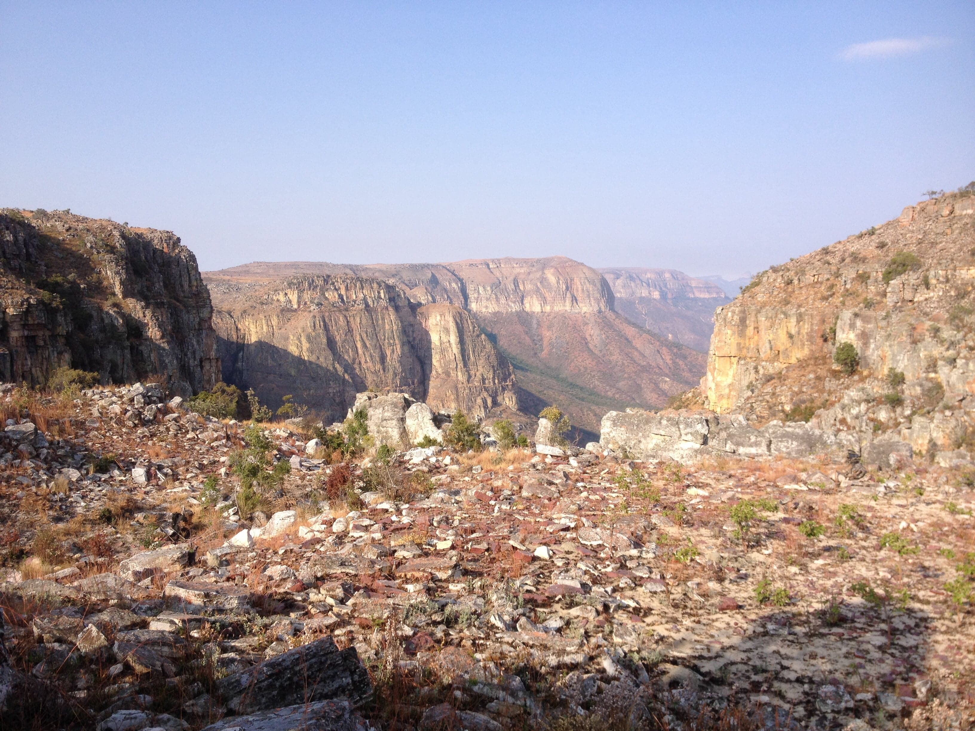 Rocky cliff edge at Tundavala with a vast green valley far below