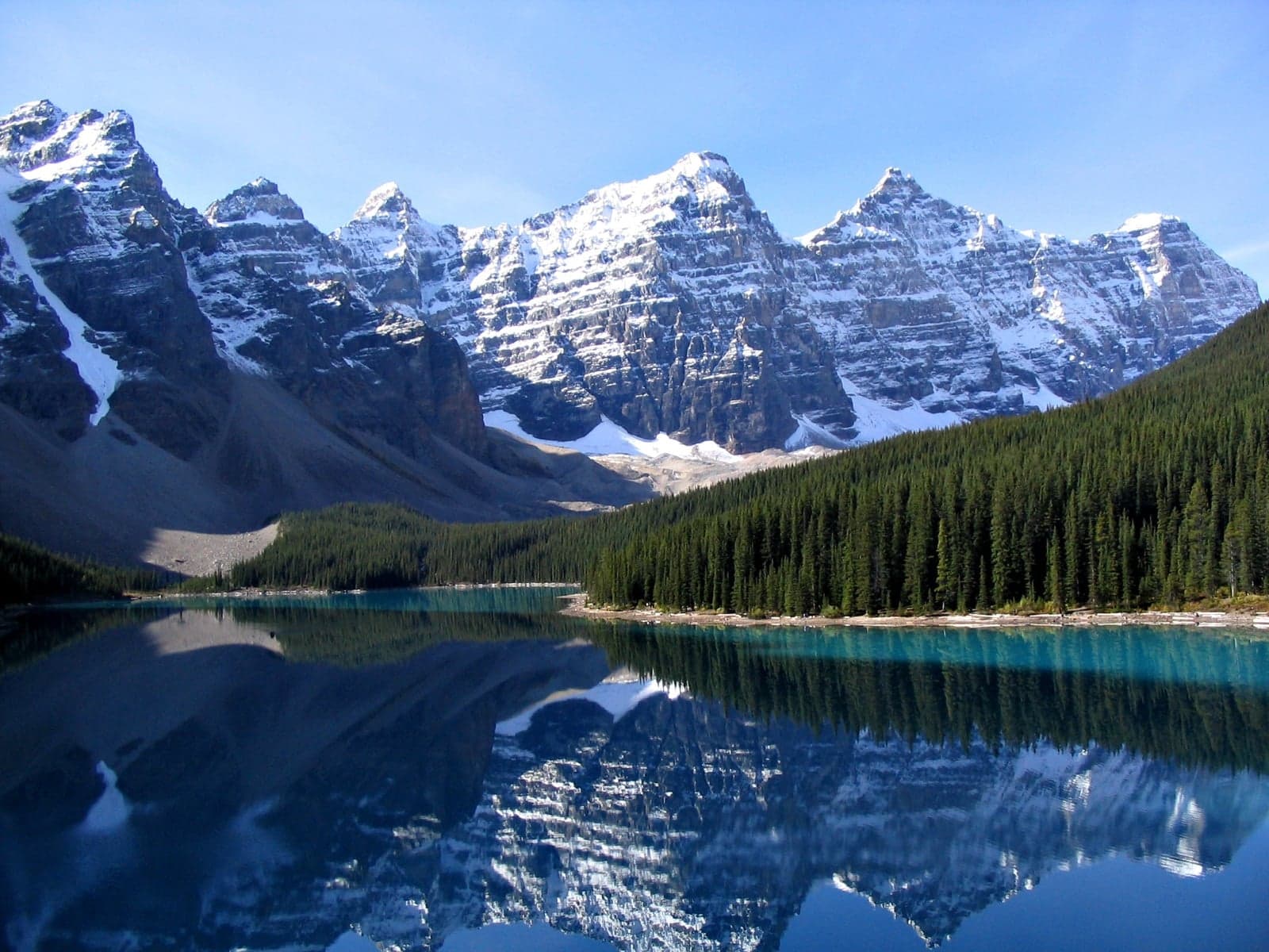 Bright turquoise Moraine Lake in the Canadian Rockies