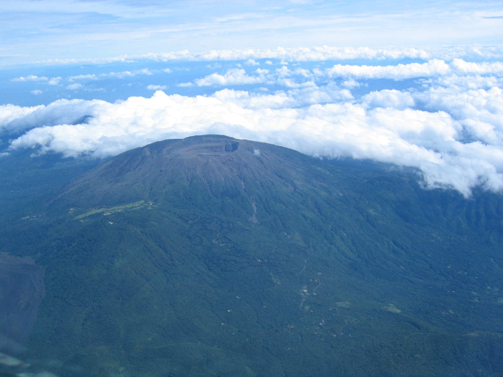 The crater of Santa Ana volcano with its turquoise-green lake