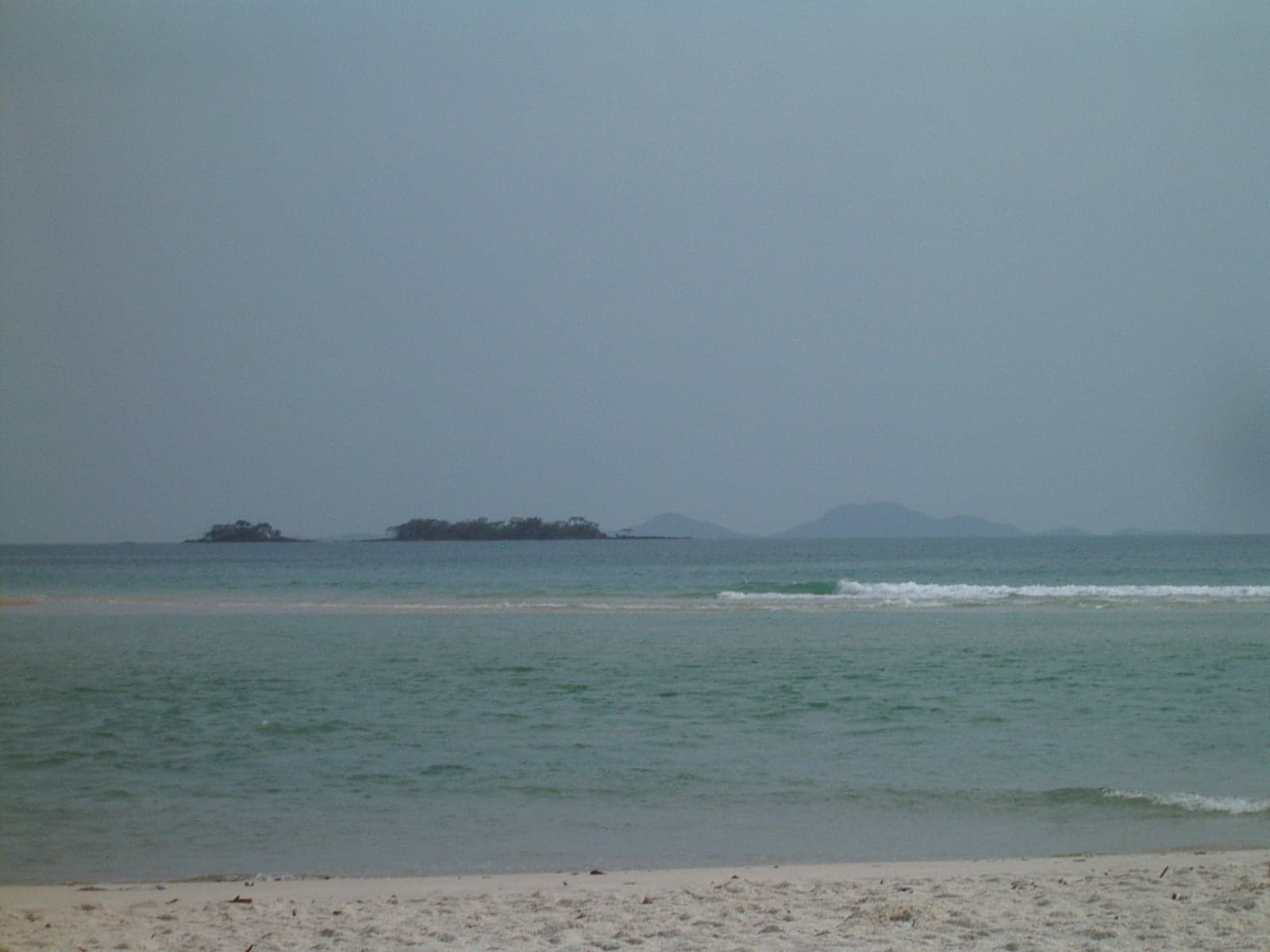 Clear turquoise water and palm trees on the Banana Islands
