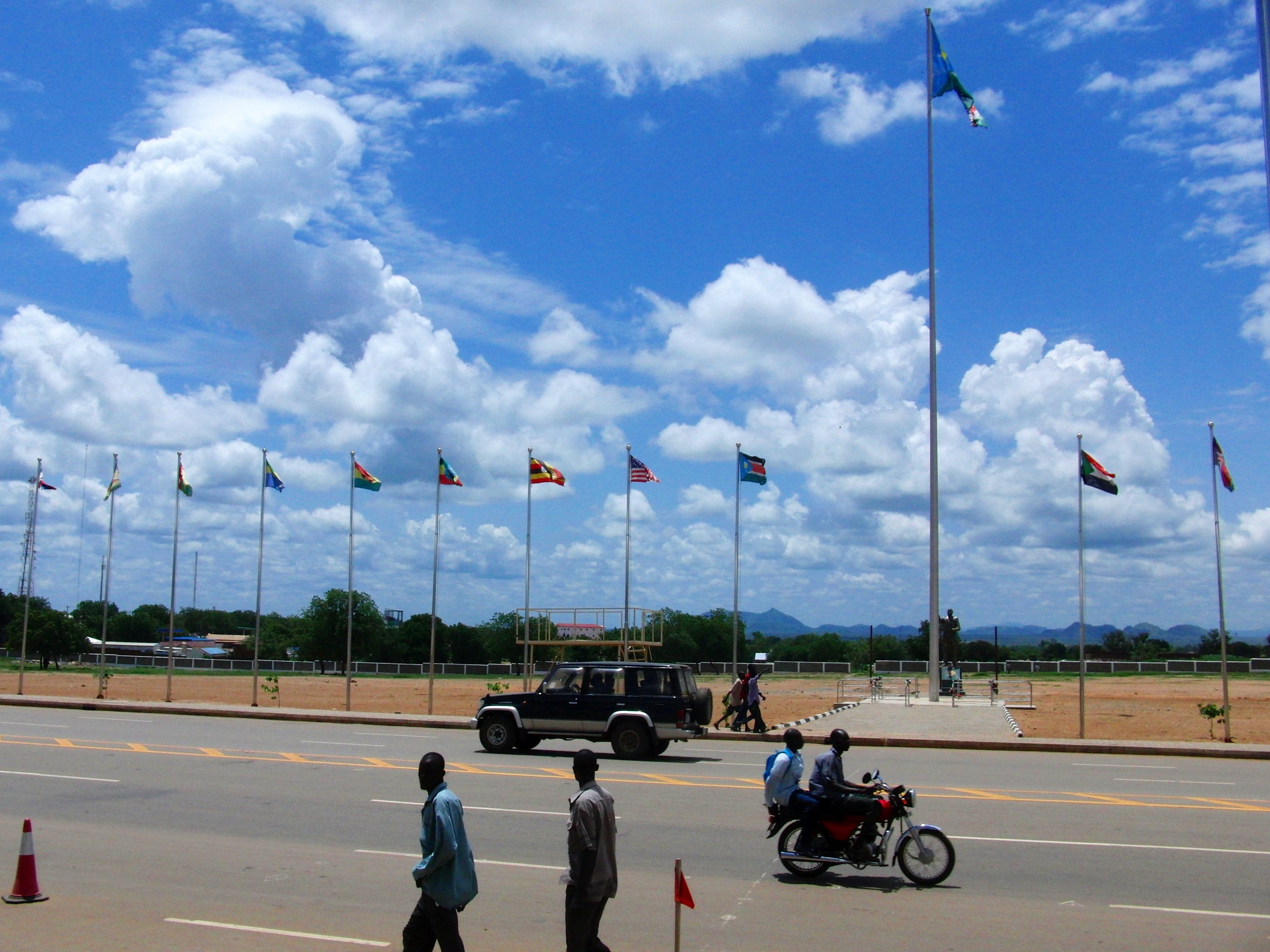 The Juba waterfront along the White Nile with boats and the city skyline