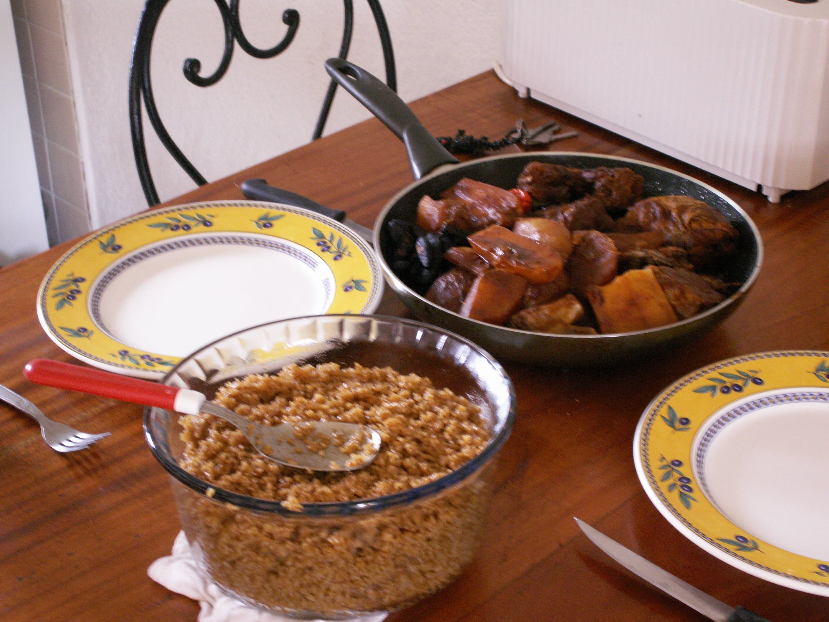A large round platter of thiéboudienne with rice, fish and vegetables